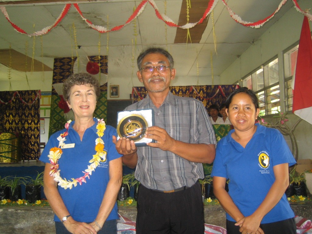 Principal Gede, Sue and Jati at SD2 Pegadungan June 2012